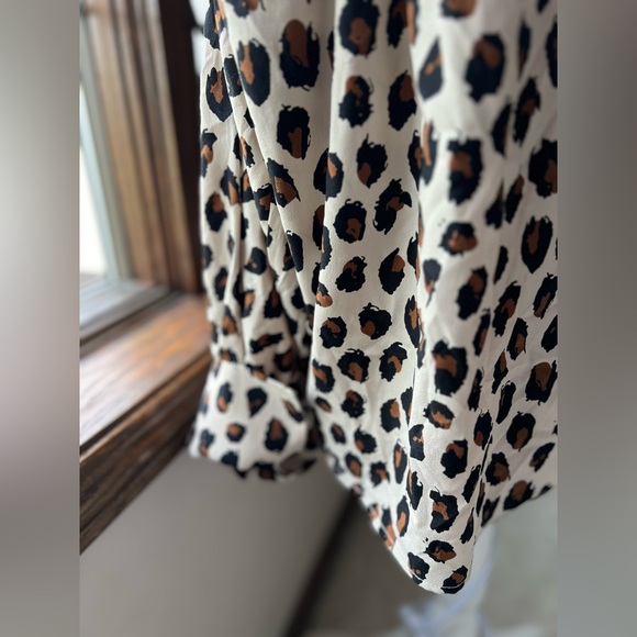 Eva Franco Leopard print Buttondown Top Anthropologie size 6 - Picture 8 of 9
